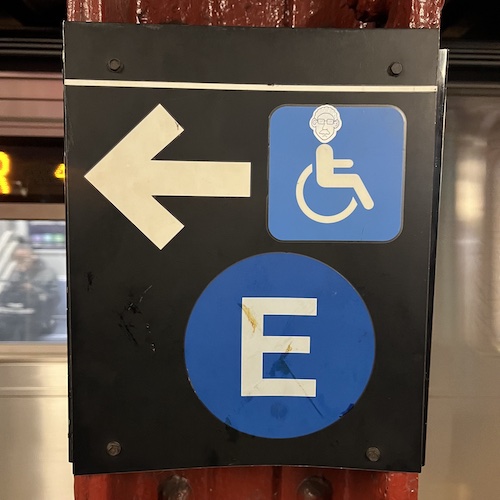 The way to the E train signage on the downtown R platform. Cortlandt Street Station, Financial District, Manhattan.